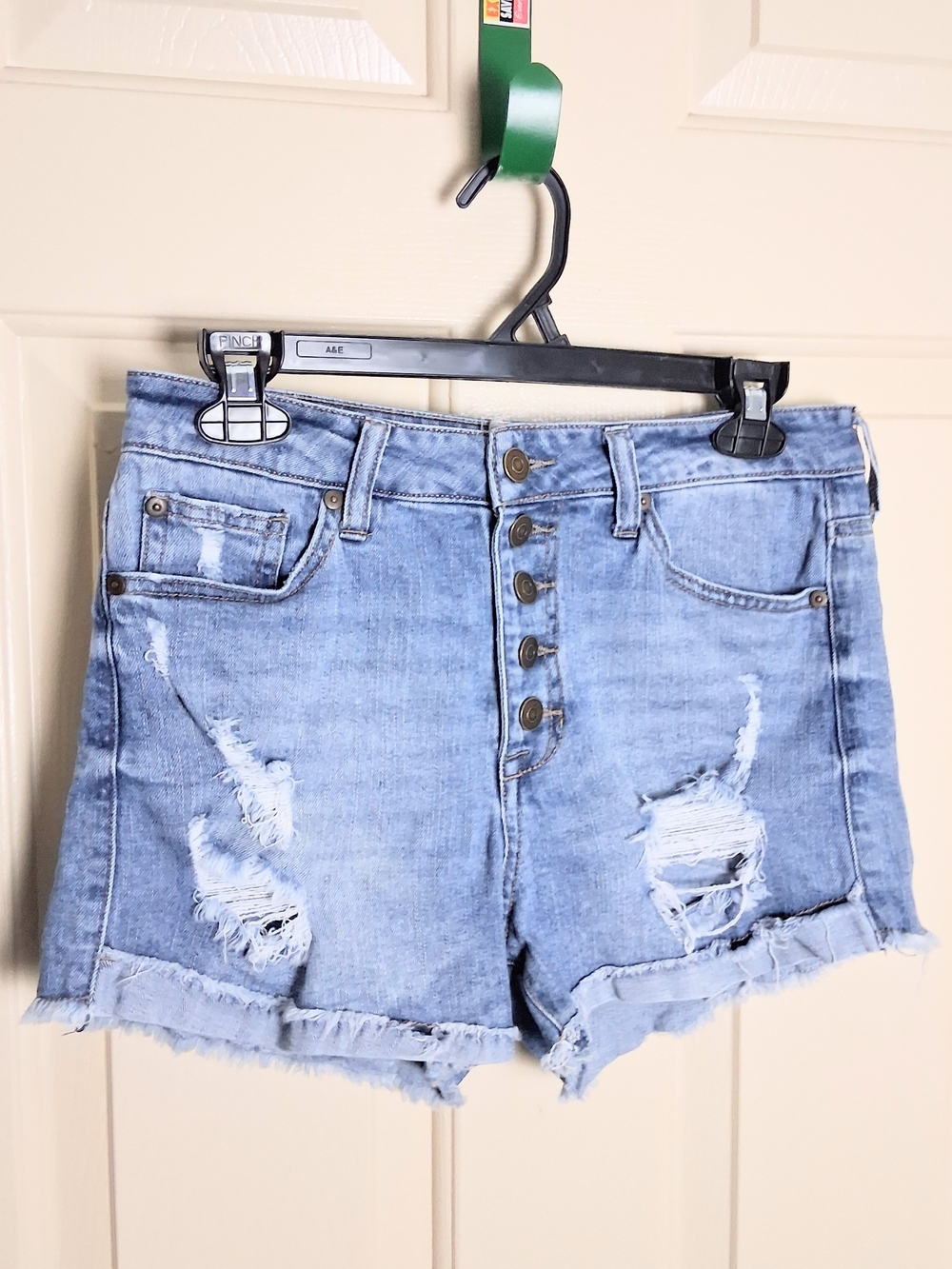 Altar'd State Women Juniors Distressed High Rise Denim Shorts Size 27/5